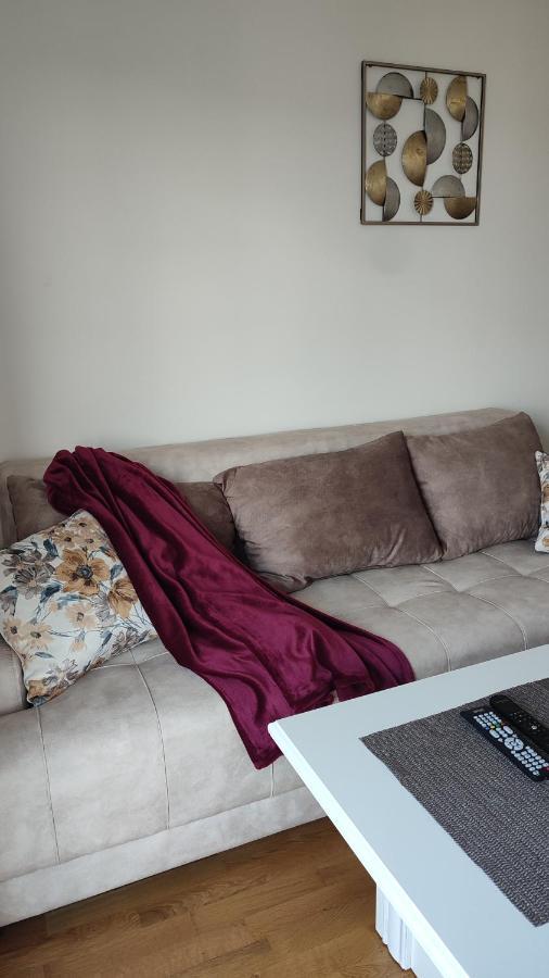 Apartmani Stari Aerodrom 포드고리차 외부 사진
