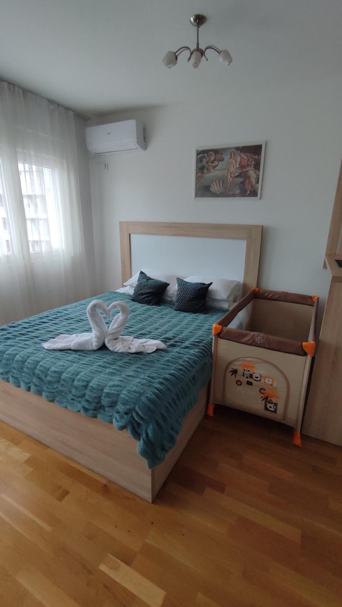 Apartmani Stari Aerodrom 포드고리차 외부 사진